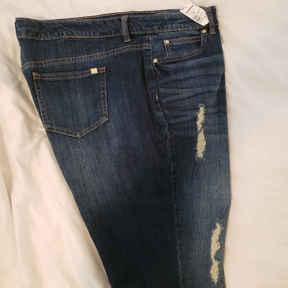 Jennifer Lopez plus size capris
